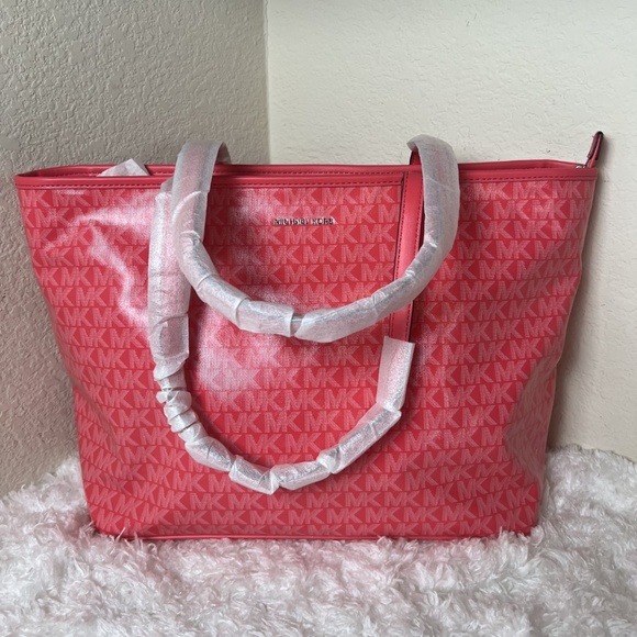 Michael Kors Carter Tote - Picture 1 of 7